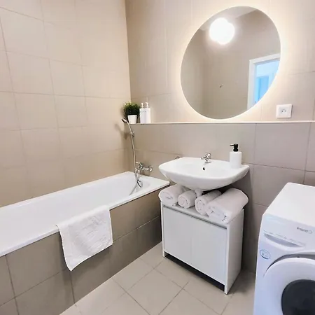 Wings - Free Private Parking - Old Town Apartmán