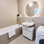Wings - Free Private Parking - Old Town Apartament