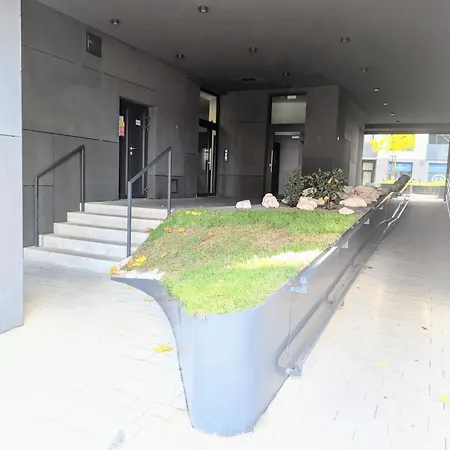 Wings - Free Private Parking - Old Town Апартаменты Братислава