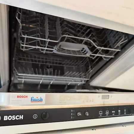 Wings - Free Private Parking - Old Town