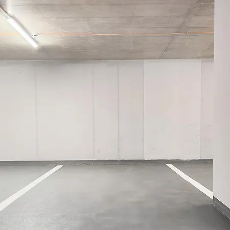 Wings - Free Private Parking - Old Town *